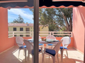 Appartement 2 pièces cabine avec terrasse, proche plage et commerces, parking privé, au Lavandou - FR-1-251-538